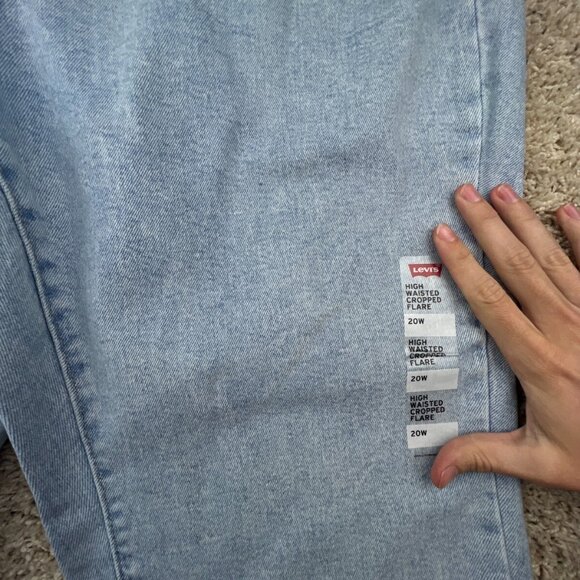 Levi's Plus Size Waisted Crop Flare Jeans, High Light Wash Size 20W NWT $70 - Picture 7 of 16